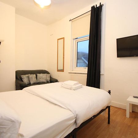 Barton Seaview, Self Catering Studio Apartments, Promenade & Central Beach Location, Families, Couples Or 23 Years Plus Only, Free Parking Blackpool Exterior foto