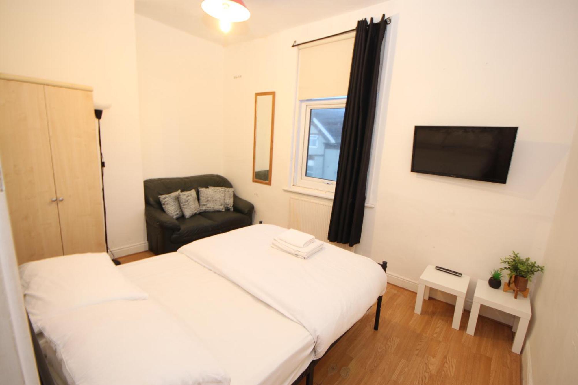 Barton Seaview, Self Catering Studio Apartments, Promenade & Central Beach Location, Families, Couples Or 23 Years Plus Only, Free Parking Blackpool Exterior foto