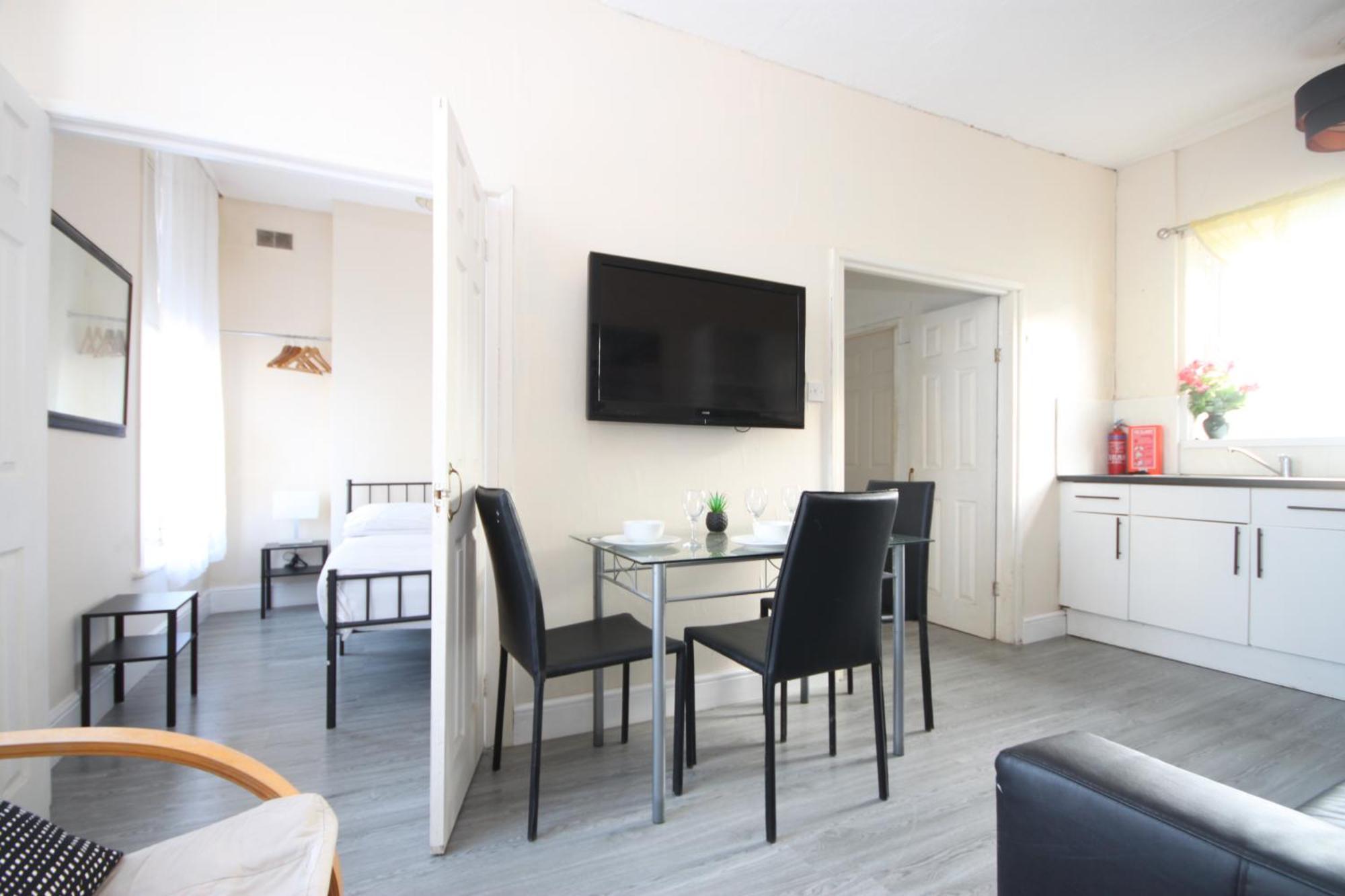 Barton Seaview, Self Catering Studio Apartments, Promenade & Central Beach Location, Families, Couples Or 23 Years Plus Only, Free Parking Blackpool Exterior foto