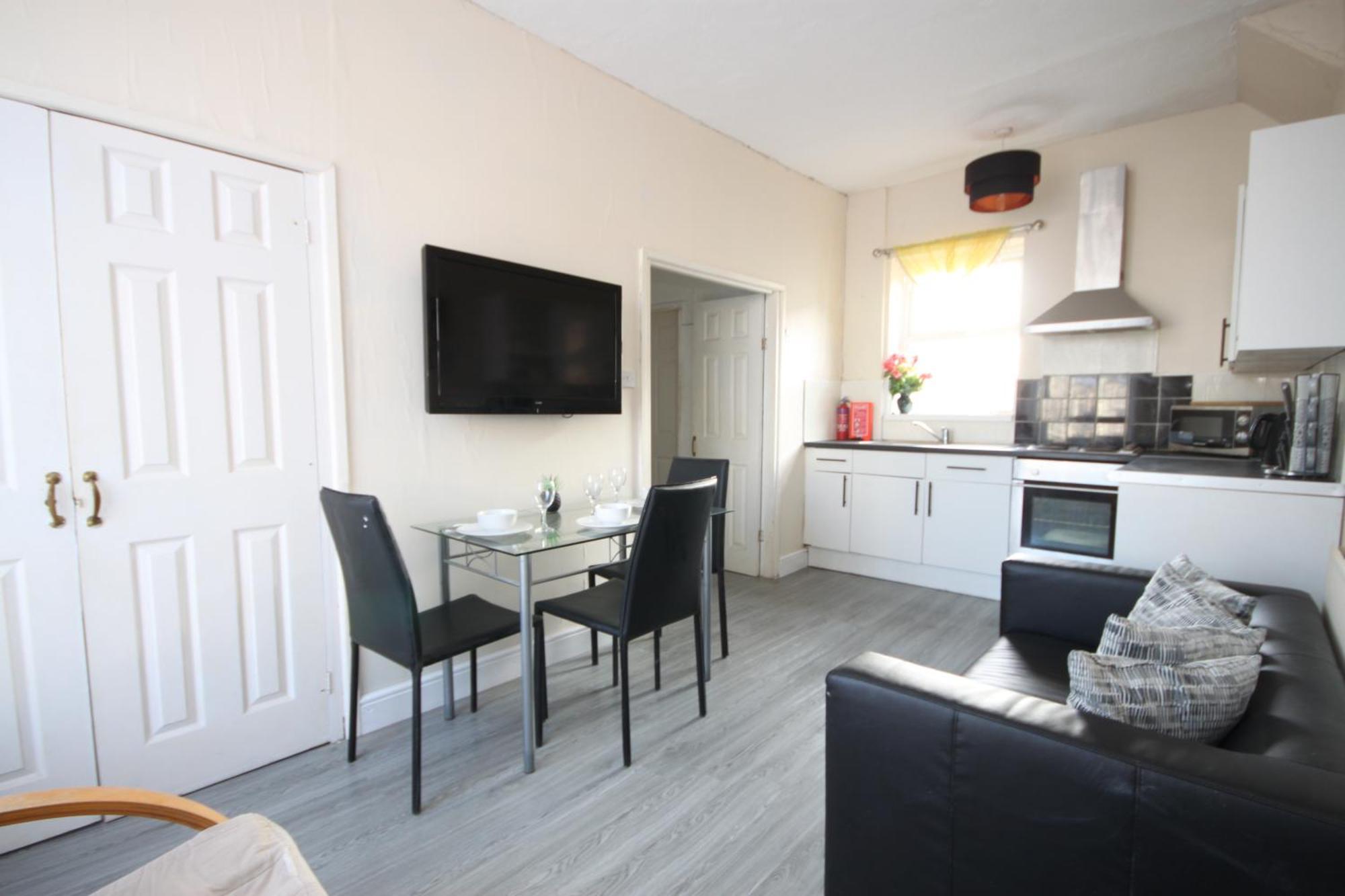Barton Seaview, Self Catering Studio Apartments, Promenade & Central Beach Location, Families, Couples Or 23 Years Plus Only, Free Parking Blackpool Exterior foto